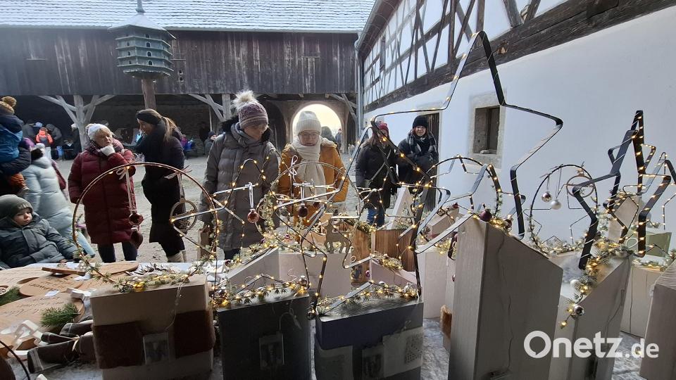 Das Museumstag bot zum Wintermarkt weihnachtlichen Lichterzauber, der viele Besucher anzog. Bild: jua