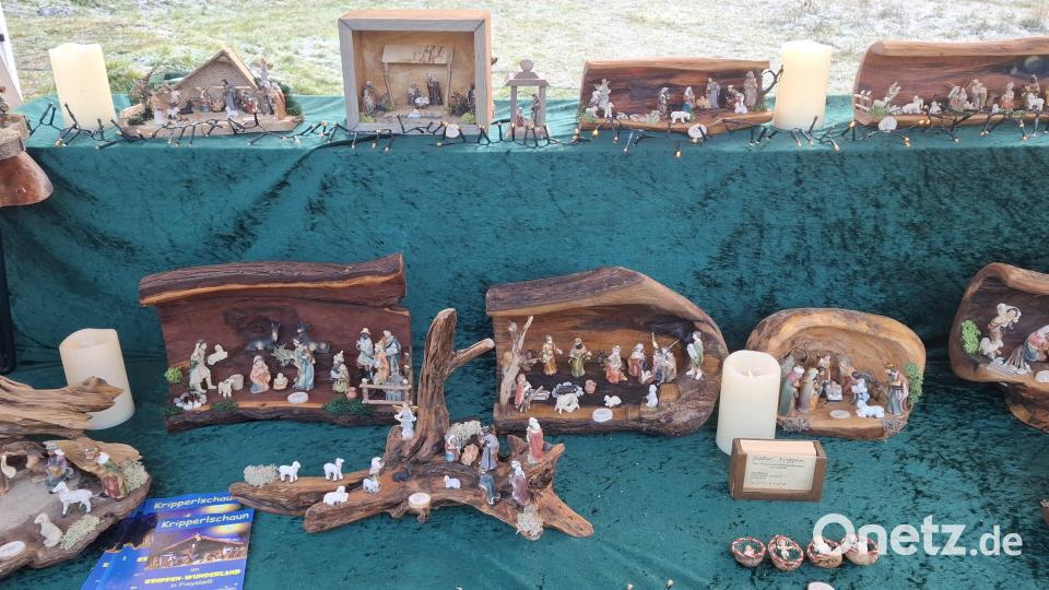 Krippen sind zu bestaunen und zu kaufen. Bild: jua