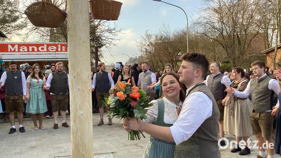 Der Ehrentanz des Oberkirwapaares Marie Meyer und Paul Högl. Bild: mzi