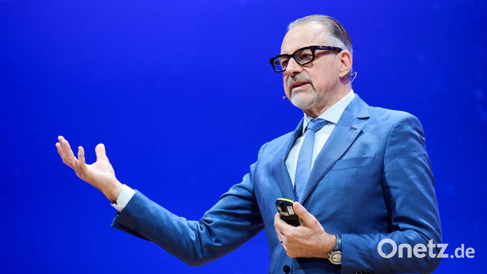 Josef Aschbacher möchte das Budget deutlich aufstocken. (Archivbild) Bild: Annette Riedl/dpa