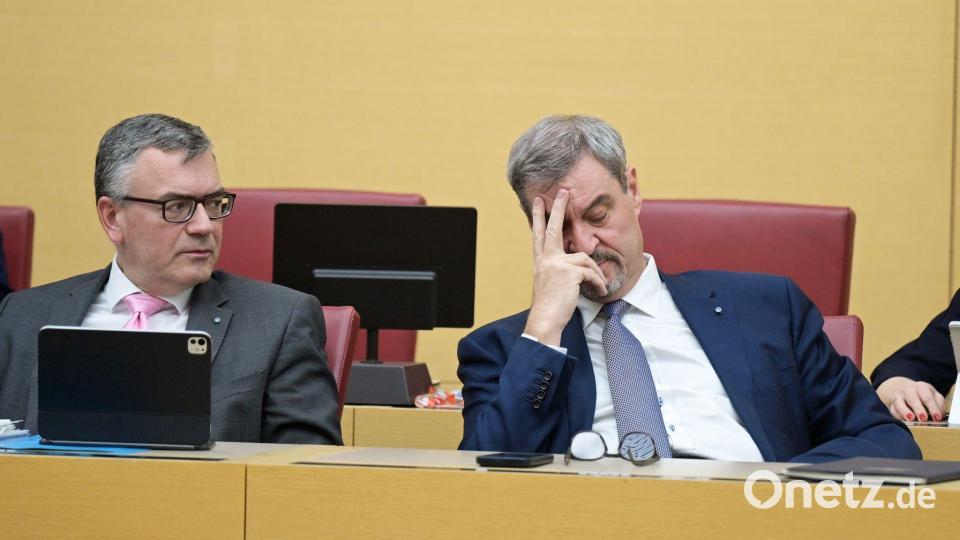 Ministerpräsident Markus Söder (CSU, rechts) musste sich viel Kritik anhören. Bild: Malin Wunderlich/dpa