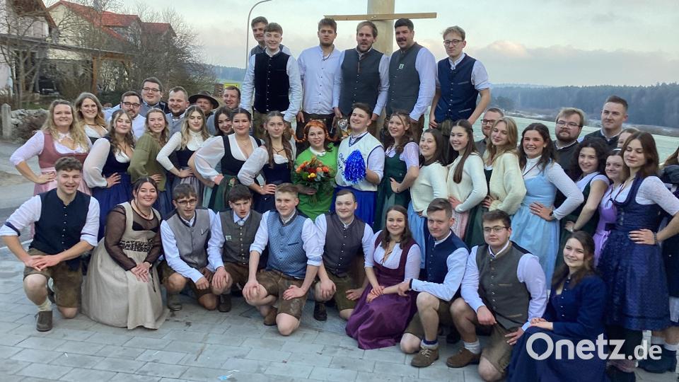 18 Kirwapaare hielten dem Kälteeinbruch stand und ließen sich ihre Kirwa nicht nehmen. Bild: mzi