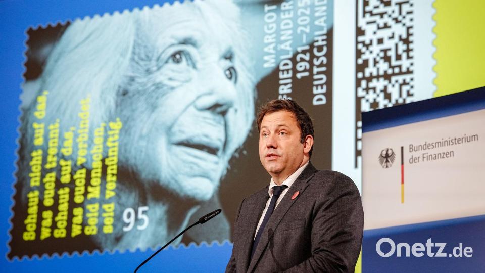 Zu Ehren von Margot Friedländer (1921-2025) wurde eine Sonderbriefmarke herausgegeben. Bild: Kay Nietfeld/dpa