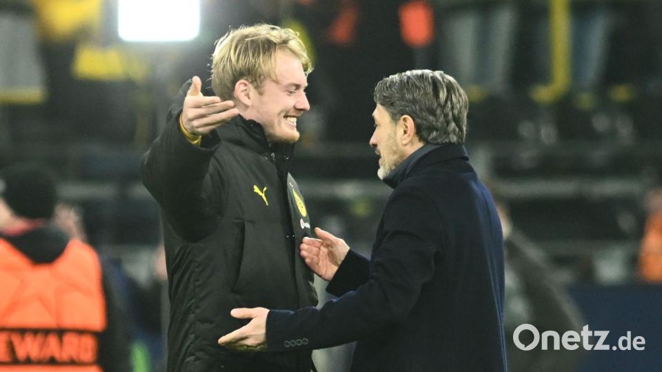 Erlösung nach drei sieglosen Dortmunder Spielen am Stück: BVB-Trainer Niko Kovac (r) umarmt Julian Brandt. Bild: Bernd Thissen/dpa