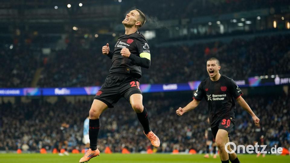 Leverkusens Alejandro Grimaldo jubelt nach seinem Führungstreffer. Bild: Dave Thompson/AP/dpa