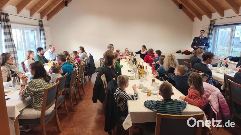 Die Kinderfeuerwehr wurde offiziell im Albersriether Dorftreff gegründet. Bild: Christian Weig