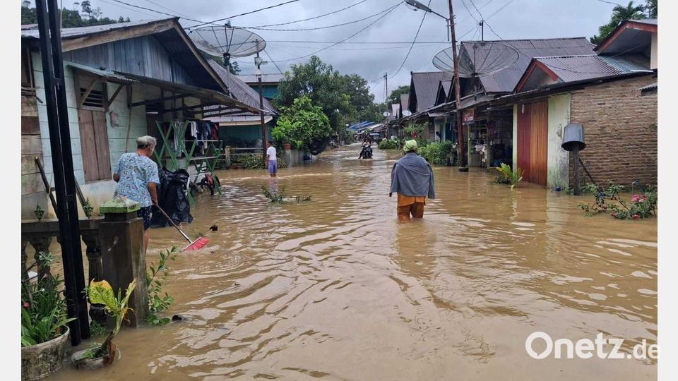 Zwei Wettersysteme waren für den Starkregen auf Sumatra verantwortlich. Bild: --/North Tapanuli disaster management agency (BPBD)/dpa