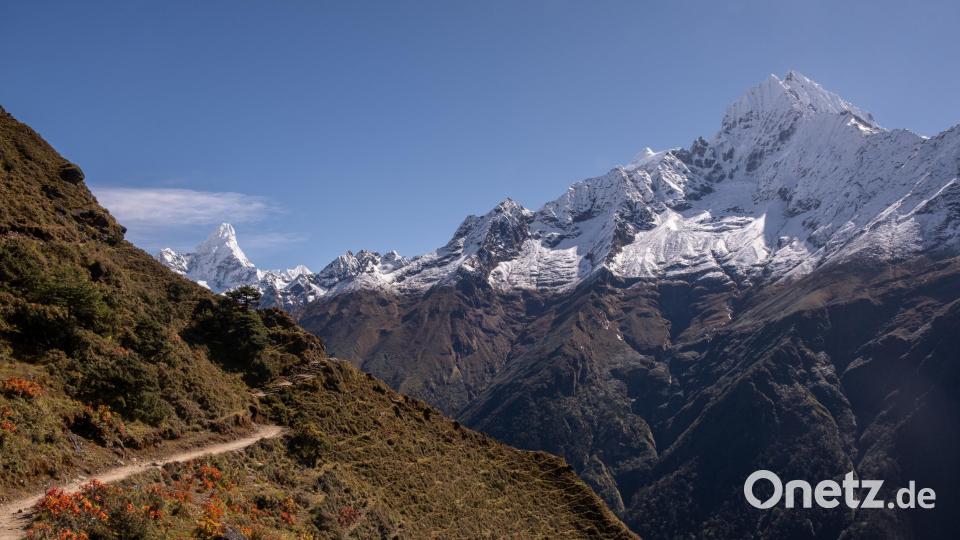 Der Weg ist das Ziel: Während das Mount-Everest-Basecamp an sich laut Peter Schröder eher unspektakulär ist, bietet sich schon auf dem Weg dorthin eine bombastische Aussicht auf das Himalayagebirge. Vom Basislager aus ist ein bombastischer Blick auf den Mount Everest möglich. Bild: Peter Schröder