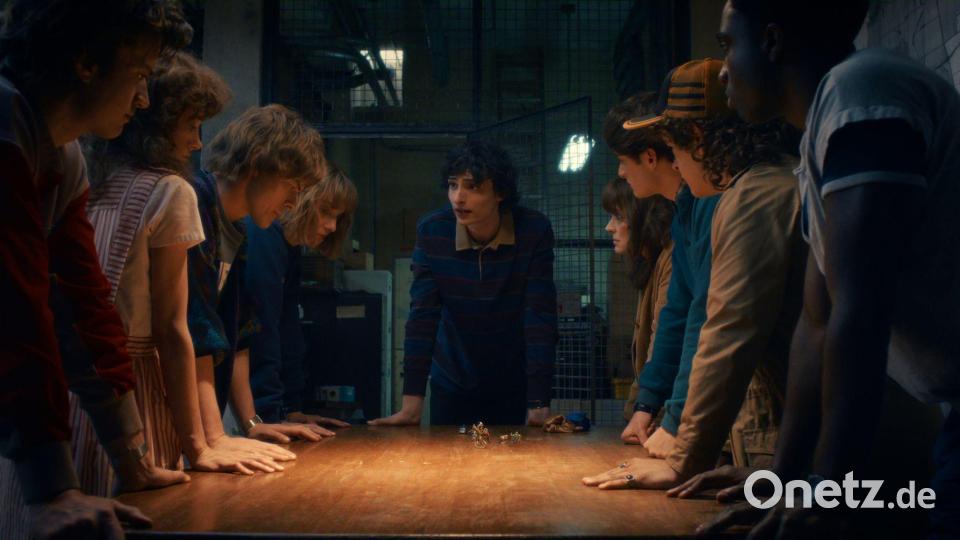 Mike Wheeler (Finn Wolfhard) schmiedet mit seinen Freunden einen Plan für die letzte Schlacht gegen das Böse. Bild: -/Netflix/dpa