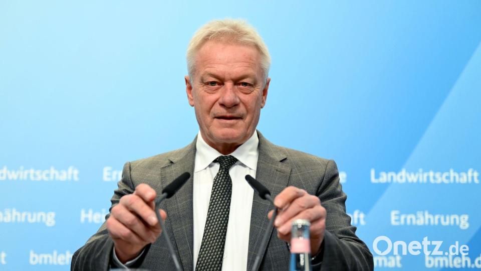 Bundesminister Alois Rainer stellt den „Ernährungsreports 2025“ vor. Bild: Elisa Schu/dpa