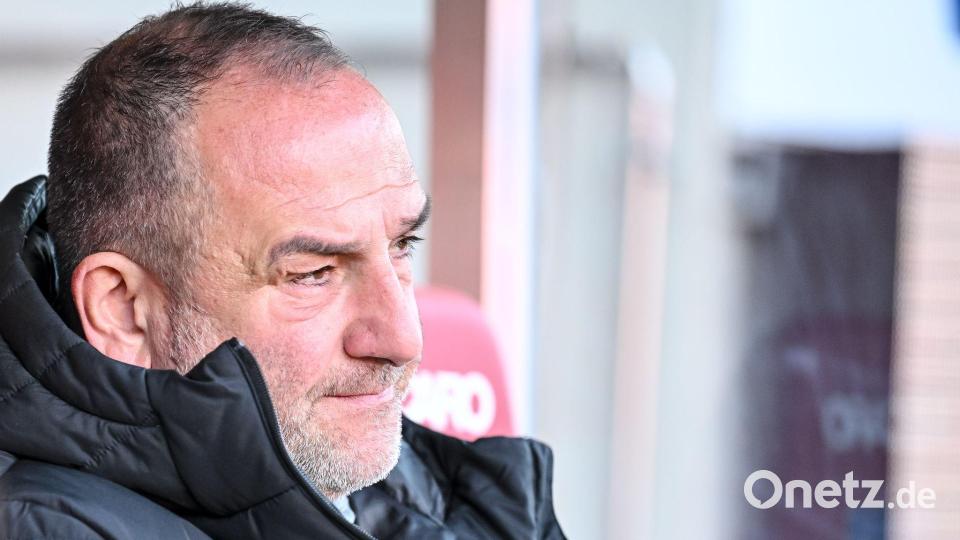 Frank Schmidt steckt mit dem 1. FC Heidenheim im Tief. Bild: Harry Langer/dpa
