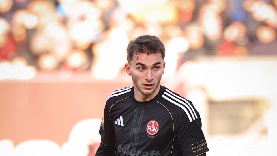 Ob Nürnbergs Mittelfeldspieler Adam Markhiev gegen Magdeburg spielen kann, ist noch unklar. (Archivbild) Bild: Daniel Karmann/dpa