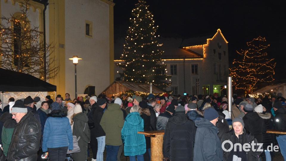 Blick zum Christbaum. Bild: jr
