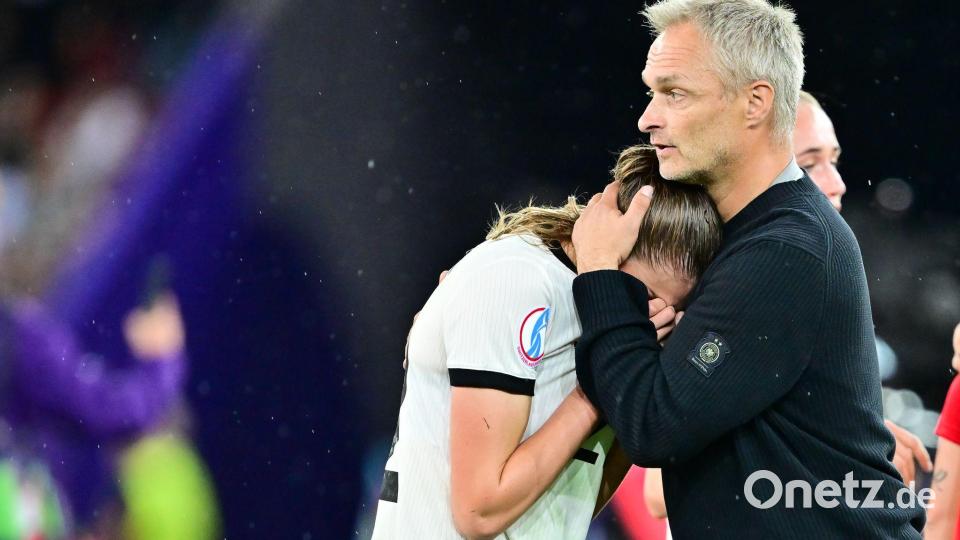 Nach dem EM-Aus gegen Spanien herrschte Trauer bei Jule Brand und Bundestrainer Christian Wück. Bild: Sebastian Christoph Gollnow/dpa