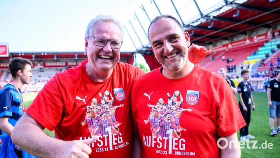 In anderen Zeiten konnten sie über die sportliche Situation lachen. Sie sind aber auch im Tief weiter ein Team: Holger Sanwald und Frank Schmidt. Bild: Tom Weller/dpa