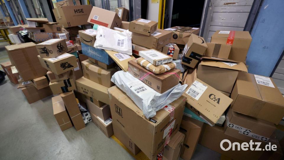 Kunden in Deutschland nutzen regelmäßig die Möglichkeit, bestellte Artikel zurückzuschicken. Bild: Bernd Wüstneck/dpa