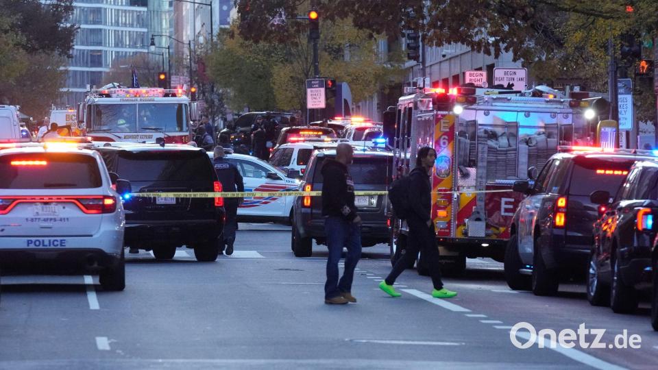 Mitten in der Washingtoner Innenstadt sind am Tag vor Thanksgiving Schüsse gefallen. Bild: Mark Schiefelbein/AP/dpa