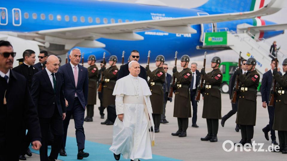 Erste Reise-Station von Papst Leo XIV., Oberhaupt von weltweit 1,4 Milliarden Katholiken, ist die Türkei. Bild: Khalil Hamra/AP/dpa