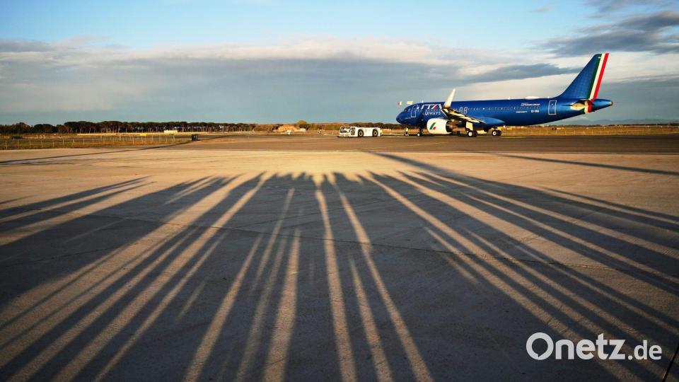 Papst auf seiner ersten Auslandsreise - Schatten der Beobachter Bild: Alessandra Tarantino/AP/dpa