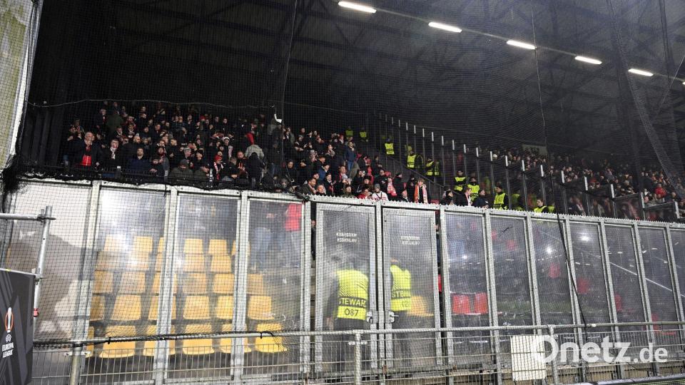 Im Block der VfB-Fans fehlten einige Anhänger. Bild: Federico Gambarini/dpa