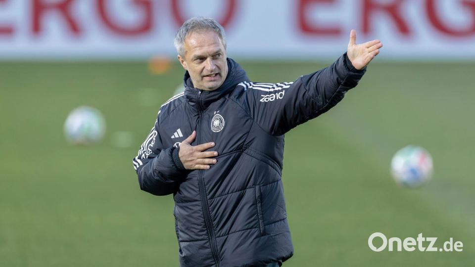 Hand aufs Herz: Für die Niederlage im EM-Halbfinale würde sich Bundestrainer Christian Wück gern revanchieren. Bild: Jürgen Kessler/dpa