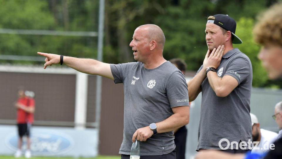 Markus Kipry (links) trainierte zuletzt die DJK Gebenbach und gibt ab der Frühjahrsrunde beim SV Inter Bergsteig den Ton an. Bild: Hubert Ziegler