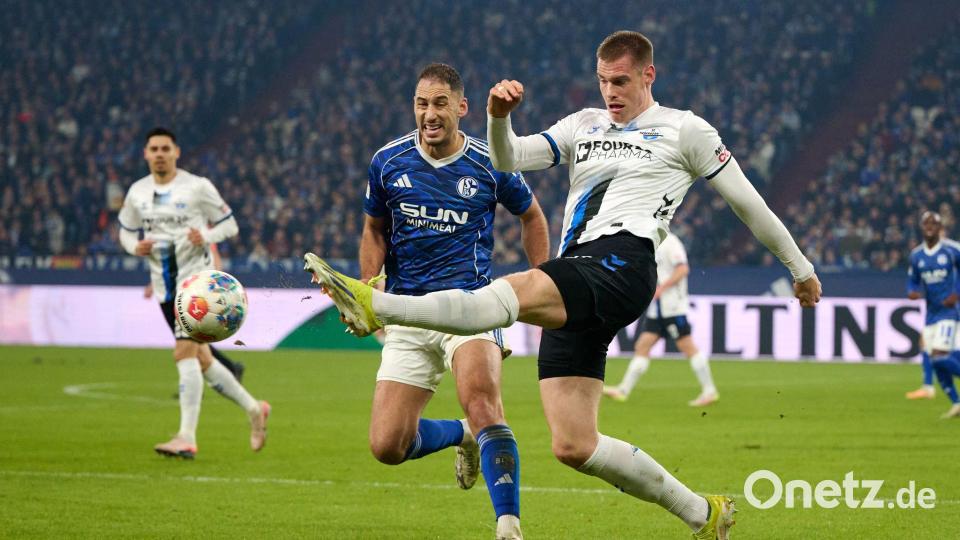 Schalker und Paderborner lieferten sich enge Duelle. Bild: Bernd Thissen/dpa