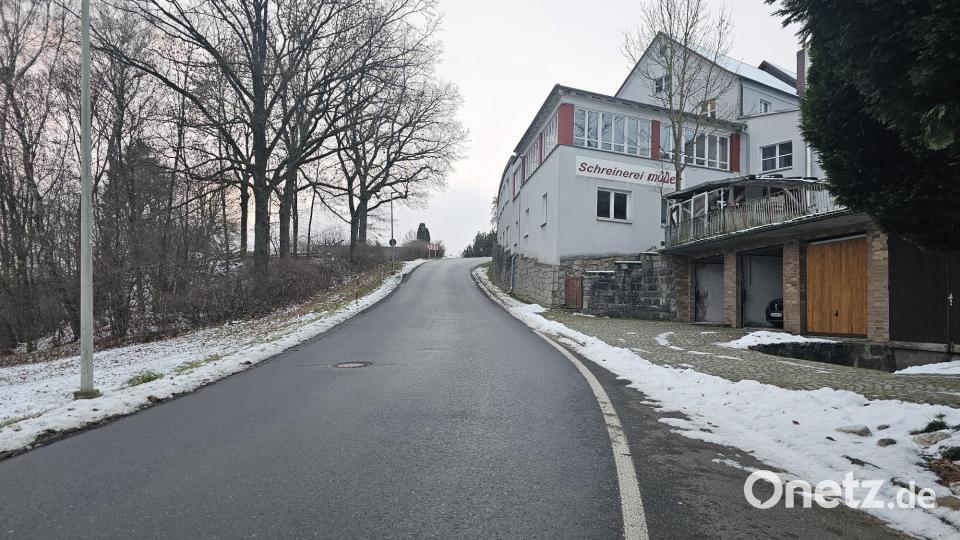 Die Ortsdurchfahrt Burggrub ist wegen steilen und uneinsichtigen Kurven bereits einseitig auf Tempo 30 reduziert, dennoch wird dort häufig mit mehr als 50 km/h gefahren. Dies soll sich nach Meinung der Bewohner ändern. Bild: vsr