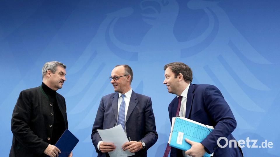 CDU-Chef Merz, SPD-Chef Klingbeil und CSU-Chef Söder loben am Morgen danach ihre eigenen Beschlüsse. Bild: Michael Kappeler/dpa