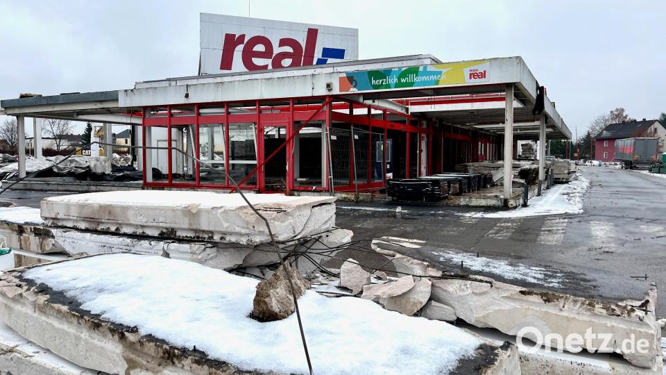 Der Abriss des ehemaligen Real-Markts steht bereits fest. Eine weitere Rewe-Filiale tritt die Nachfolge an. Bild: Gabi Schönberger