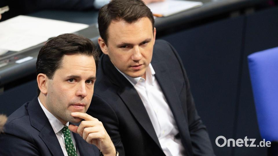 Die junge Unionsabgeordneten müssen nun überlegen, ob sie mitmachen - hier Johannes Winkel und Pascal Reddig (r.) von der CDU. (Archivfoto) Bild: Markus Lenhardt/dpa