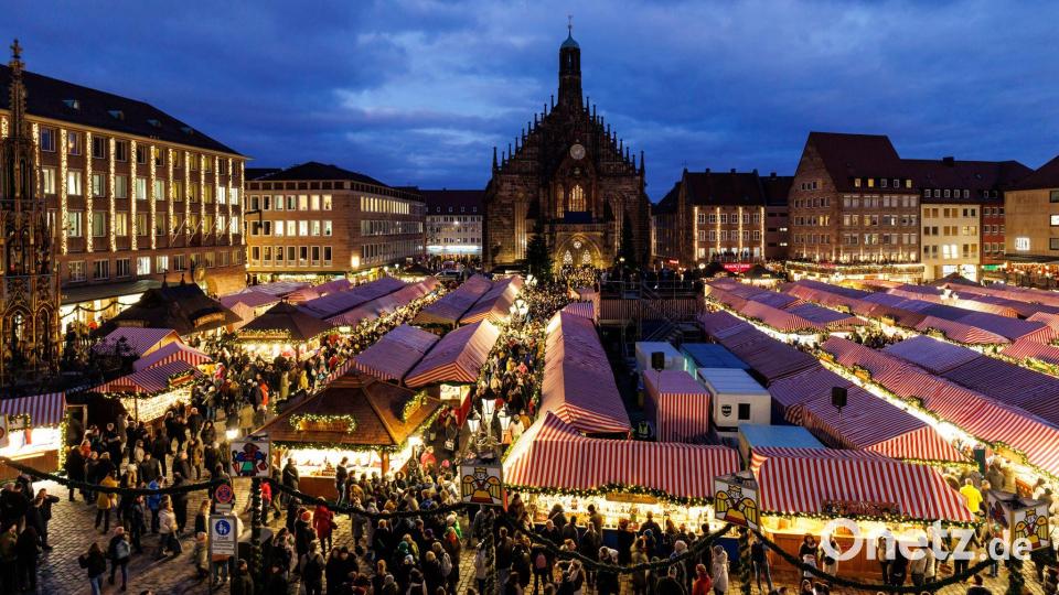 Am Freitagabend startet der diesjährige Christkindlesmarkt in Nürnberg. (Archivbild) Bild: Daniel Karmann/dpa