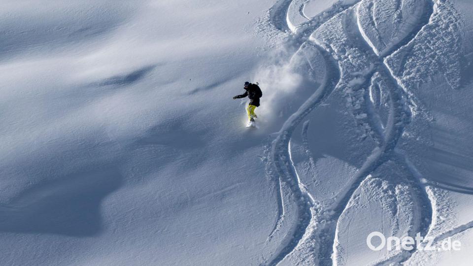 Start in die neue Skisaison Bild: Peter Kneffel/dpa