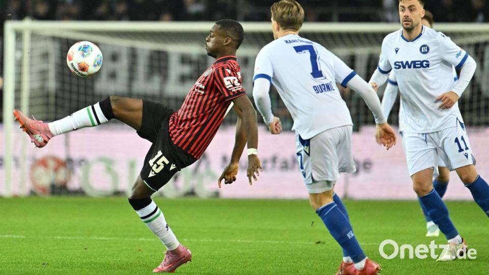 Mit zwei Assists einer der Stärksten bei Hannover 96: Noel Aseko (l) Bild: Swen Pförtner/dpa