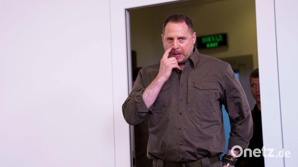 Nach Ermittlungen von Korruptionsfahndern ist Andrij Jermak, Leiter des Präsidialamtes der Ukraine, zurückgetreten. (Archivbild) Bild: Evgeniy Maloletka/AP/dpa