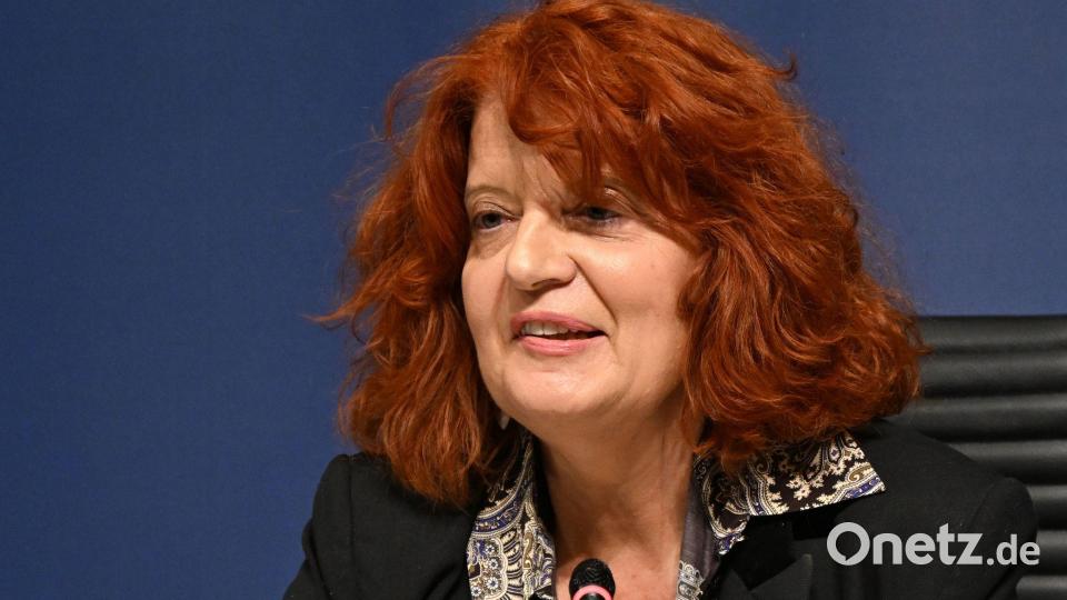 Staatsanwältin Beccuau setzt alles daran, den gestohlenen Schmuck aus dem Louvre zu finden. (Archivbild) Bild: Emma Da Silva/AP/dpa