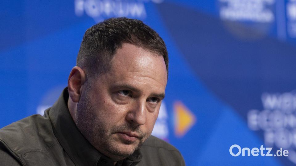 Der Leiter des Präsidentenbüros, Andrij Jermak, galt bisher als der eigentliche starke Mann in der Ukraine. (Archivbild) Bild: Gian Ehrenzeller/KEYSTONE/dpa