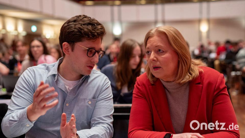 Engagierte Debatte: Juso-Chef Türmer und Parteichefin Bas. Bild: Harald Tittel/dpa