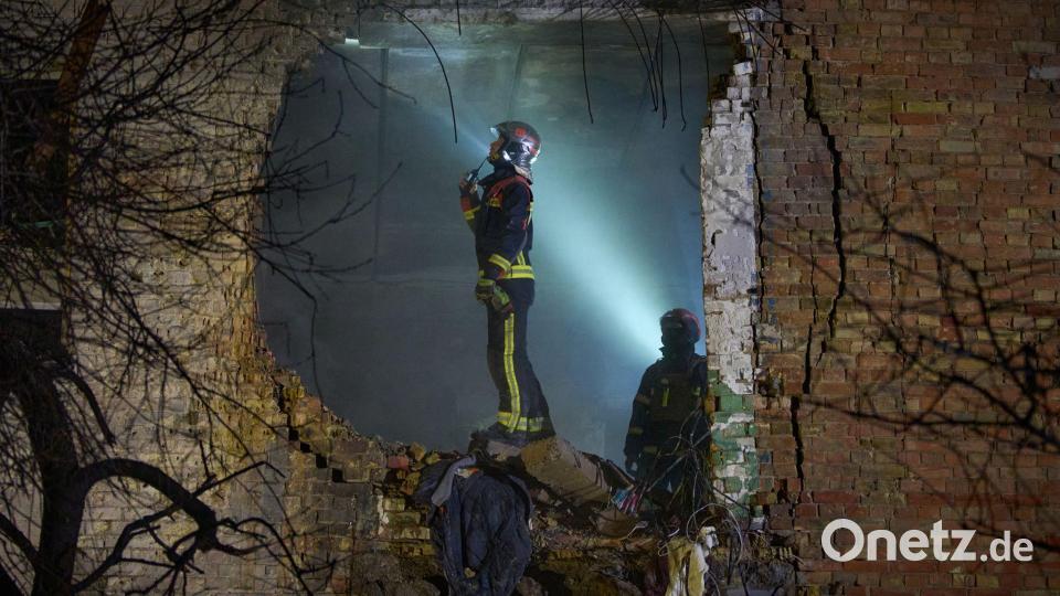 Ukraine - Wohnhaus nach Drohnenangriff Bild: Efrem Lukatsky/AP/dpa