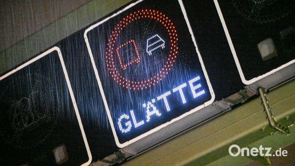 Glatteis und Nebel in Bayern. (Symbolbild) Bild: Jason Tschepljakow/dpa