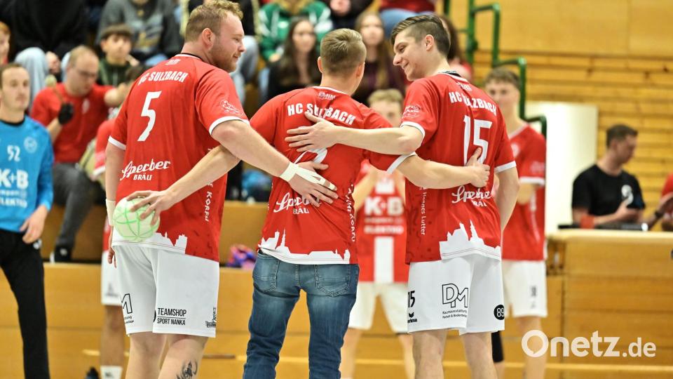 Szenen aus dem Handball-Derby zwischen dem HC Sulzbach und der HG Amberg. Bild: Hubert Ziegler
