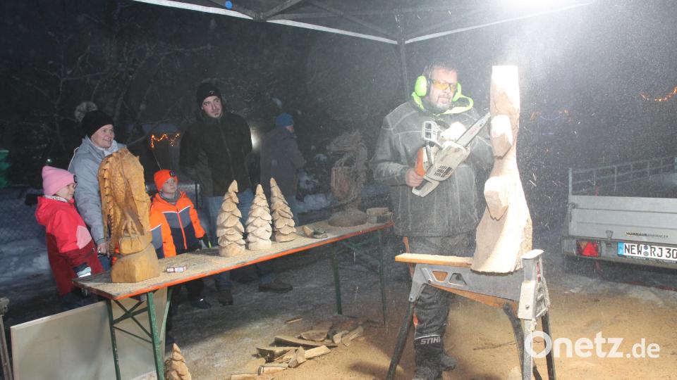 Mit der Motorsäge lassen sich wahre Kunstwerke herstellen. Bild: pi