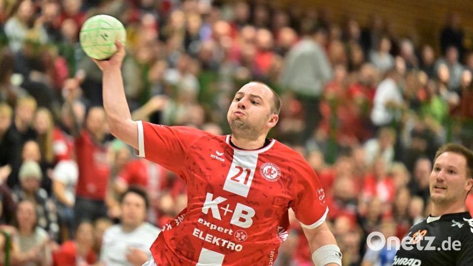 Szenen aus dem Handball-Derby zwischen dem HC Sulzbach und der HG Amberg. Bild: Hubert Ziegler