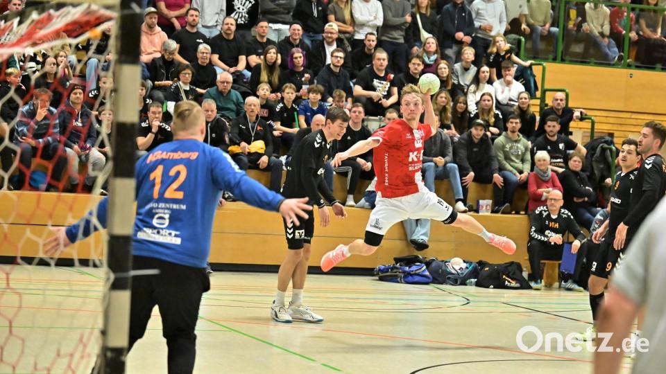 Szenen aus dem Handball-Derby zwischen dem HC Sulzbach und der HG Amberg. Bild: Hubert Ziegler