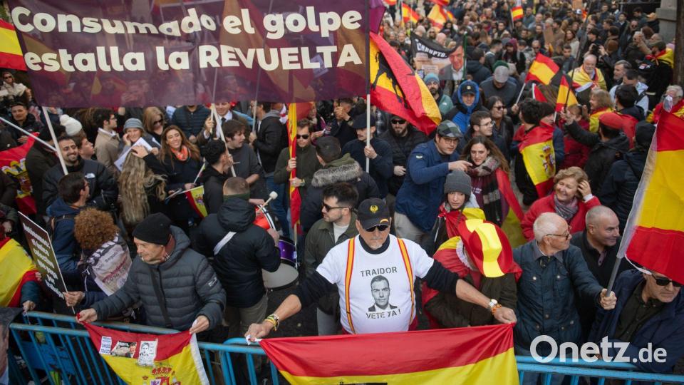 Die linke Minderheitsregierung gerät zunehmend unter Druck. Bild: Fernando Sánchez/EUROPA PRESS/dpa