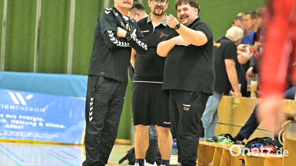 Szenen aus dem Handball-Derby zwischen dem HC Sulzbach und der HG Amberg. Bild: Hubert Ziegler