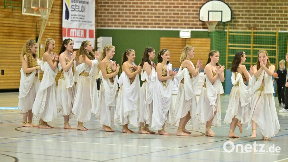 Szenen aus dem Handball-Derby zwischen dem HC Sulzbach und der HG Amberg. Bild: Hubert Ziegler