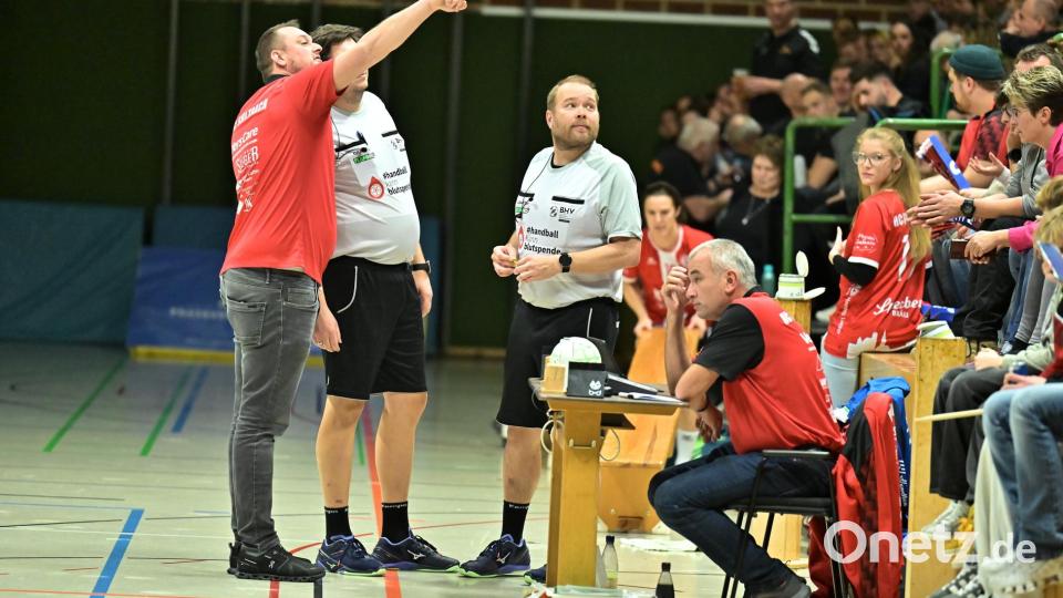 Szenen aus dem Handball-Derby zwischen dem HC Sulzbach und der HG Amberg. Bild: Hubert Ziegler
