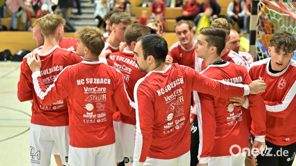 Szenen aus dem Handball-Derby zwischen dem HC Sulzbach und der HG Amberg. Bild: Hubert Ziegler