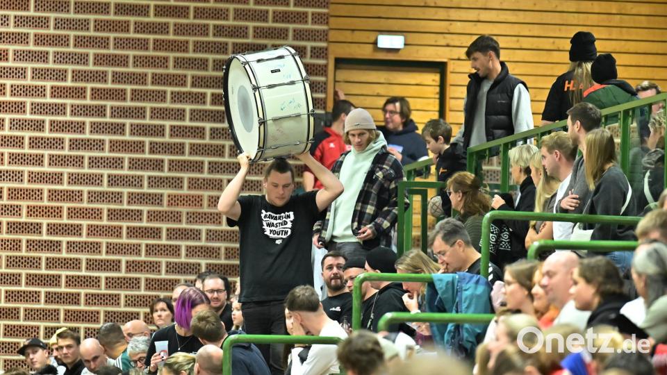 Szenen aus dem Handball-Derby zwischen dem HC Sulzbach und der HG Amberg. Bild: Hubert Ziegler